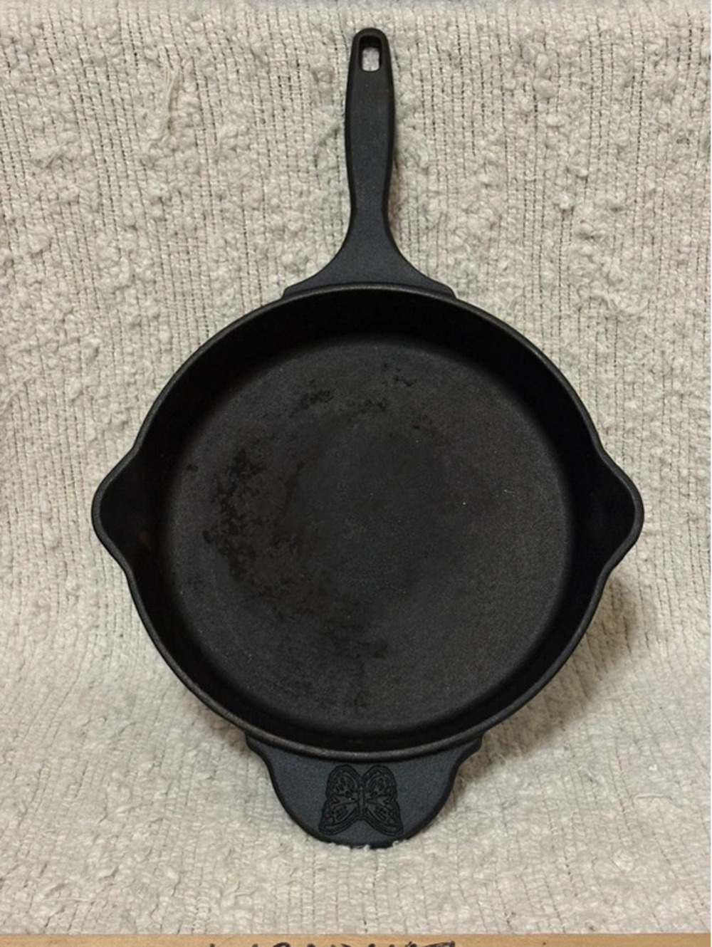8 inch, pioneer women cast iron pan - Picture 2 of 3